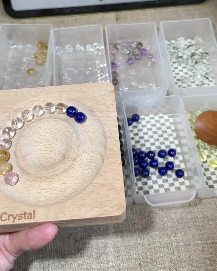 門市手工串製實拍：一種一種舀出來