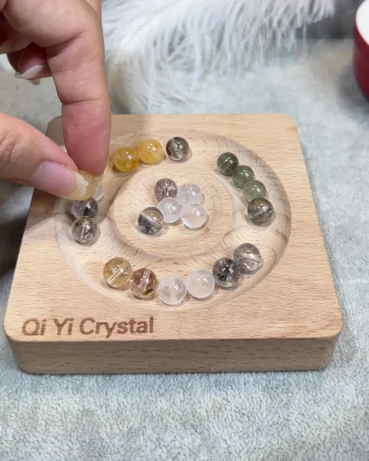 門市手工串製實拍：在托盤上排順序