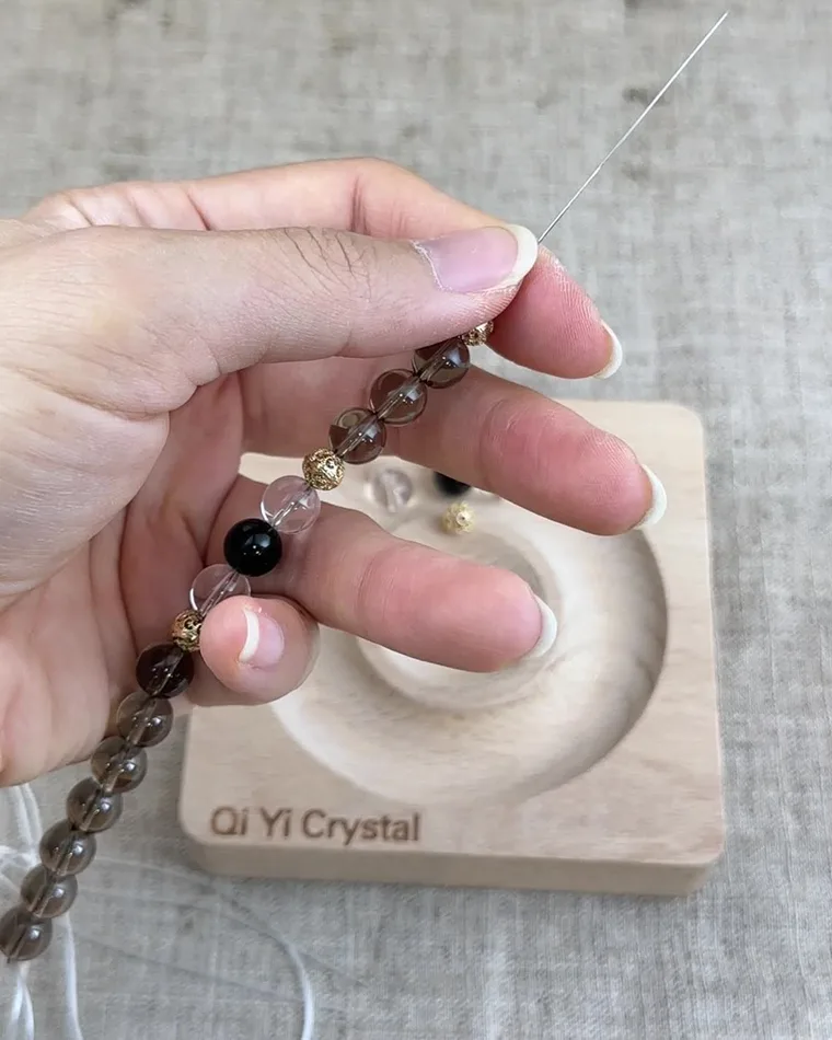 門市手工串製實拍：一顆一顆手工穿