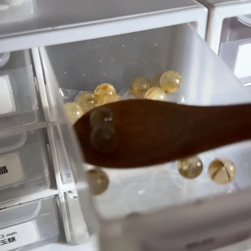 同一款不同色階，逐格取料比對